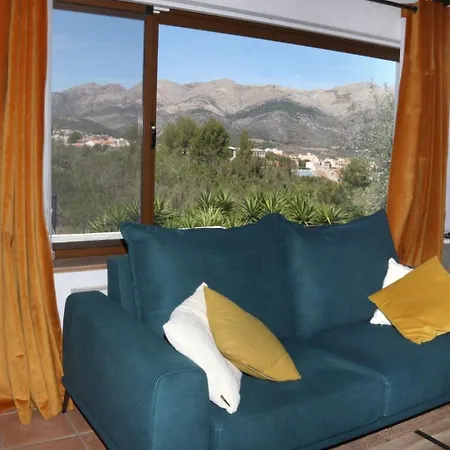 Oasis With Mountain Views *